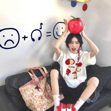 T恤🎀 蘋果印花短袖T恤夏季新款寬鬆感小衆顯瘦設計半袖上衣 短袖t恤 短袖上衣 落肩t恤