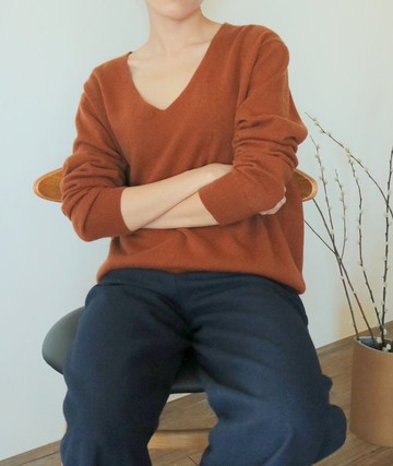 濃厚秋意焦糖色v領喀什米爾羊毛親膚毛衣