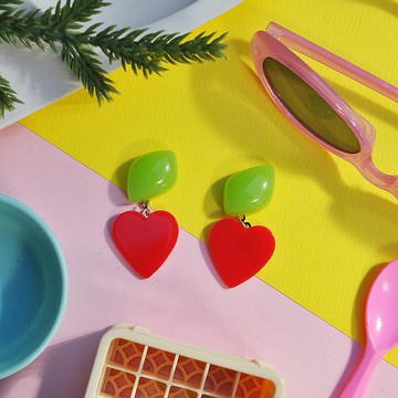 草莓果實愛心耳環/ 壓克力耳環