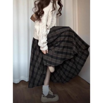 復古高級感格子半裙女大碼胖mm高腰顯瘦遮跨春秋垂感中長款a字裙