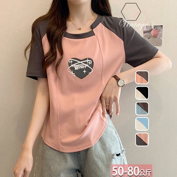 交錯圓領愛心字母印花雙壓褶拼接上衣(5色) L-4XL【533113X】【現+預】☆流行前線☆