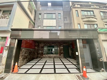 大里全新落成｜獨棟雙車電梯豪墅｜五大房｜台中市大里區立仁路