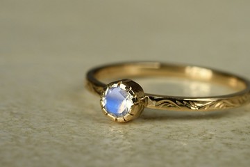 璀璨彩虹月光石