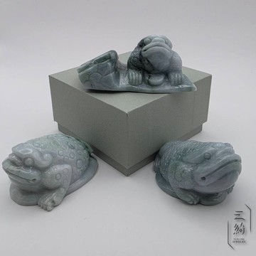 【云綺珠寶】天然緬甸A貨翡翠。春彩帶飄花 金蟾 擺件 筆架