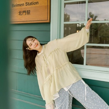QUEENSHOP_F 荷葉領澎袖綁帶透紗罩衫 兩色售 現+預 【01099111】