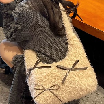 免運🔮原創豆乳卷卷毛絨斜挎包女新款包包可愛毛茸茸包秋冬通勤包包大容量小衆 餃子包 通勤女生包包 托特包 斜背包 側背包