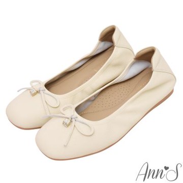 Ann’S絲綢羊皮真皮 蝴蝶結金墜寬版娃娃鞋1.5cm-白