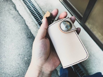 TWO FOLD 彈簧狀淡藍色 Kyun 兩折鑰匙包 不對稱 TFK-WT-NSi