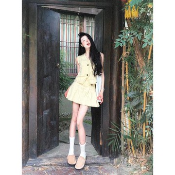 (免運)氣質顯瘦減齡時髦套裝韓系學院風馬甲上衣短款百褶半身裙兩件套夏