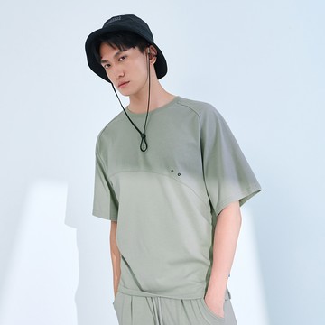 運動透氣涼剪接寬版短TEE(灰卡其)-男 【Hi Cool涼感布】