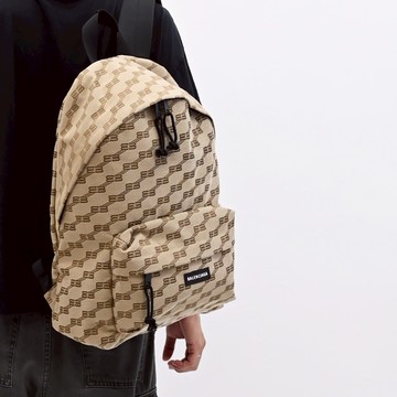 BALENCIAGA 巴黎世家 713044 品牌LOGO滿版緹花帆布後背包.駝色