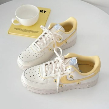 NIKE 休閒鞋 AIR FORCE 1 07 LX 奶油黃 小花 復古 女 IW2348-170
