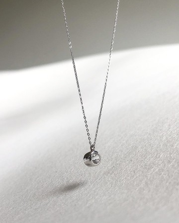 Open on Museum - Girl and White Zircon Necklace