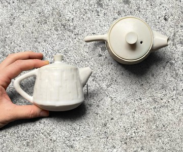 條紋雕刻是這款茶壺的特色