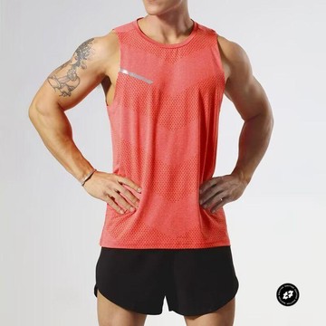 夏季健身跑步薄款速乾透氣背心男馬拉松田徑運動坎肩無袖T恤上衣男士運動透氣背心 男士排汗訓練無袖上衣 男士跑步健身坎肩