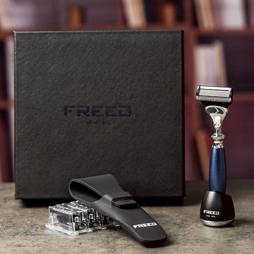 【FREED】五刀式刮鬍刀尊爵四件組禮盒 時尚藍 客製化 刻字 送禮 生日 男生 禮物推薦 聖誕節 交換禮物