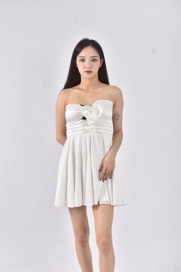 (S) momoco禮服緞面蝴蝶結平口白色洋裝