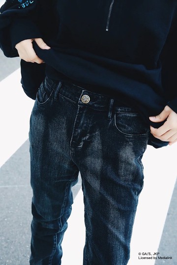 【XRAGE X 咒術迴戰聯名】五條悟 刷色牛仔長褲