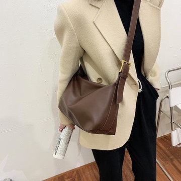 大氣包包女大容量百搭2025超火簡約通勤單肩包軟皮質感斜挎托特包