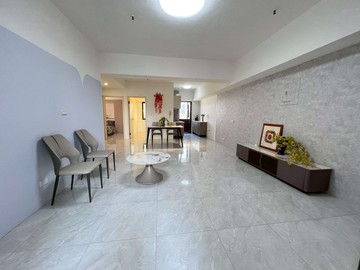 五塊厝捷運站.武廟商圈亮麗四房+平面車位｜高雄市苓雅區建國一路