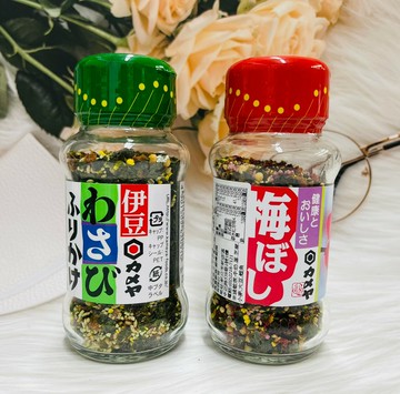日本 kameya 龜屋 梅子飯友 梅子拌飯香鬆 48g (圖右)｜全店$299 全家取貨免運｜領券9折｜APP下單最高再賺13%點數⚡
