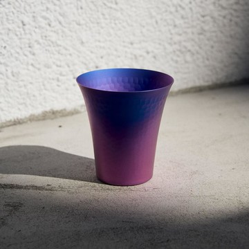 TSUCHI 日本燕三條製 鎚目紋純鈦杯 300ml SK-027 藍紫色