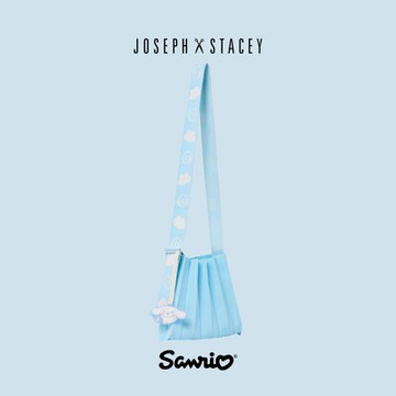 JOSEPH AND STACEY三麗鷗聯名羽翼斜背百褶包-大耳狗蘇打藍