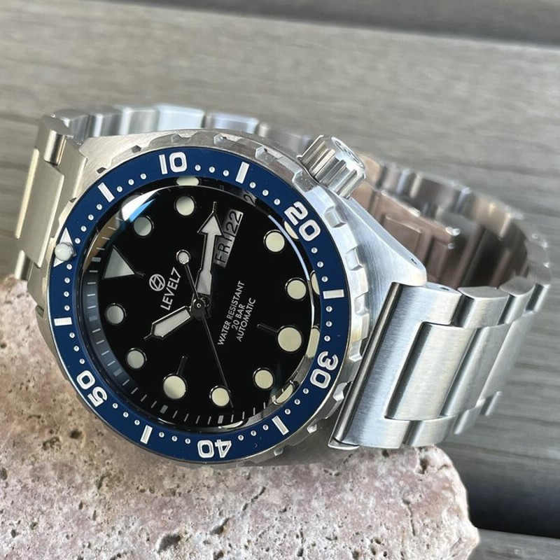 日本製 ハンドメイドの腕時計 20気圧防水 自動巻き SEIKO NH36