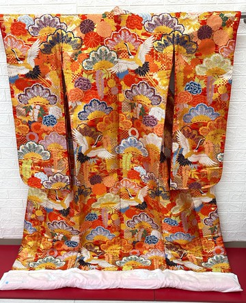 色打掛。日本新娘的神聖和服。UCHIKAKE. 婚禮和服