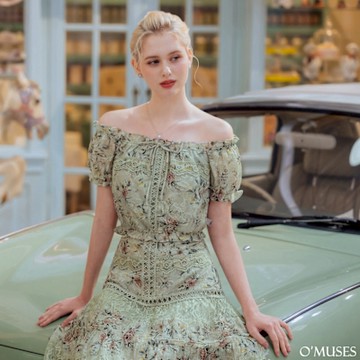 OMUSES 一字領印花綠色上衣