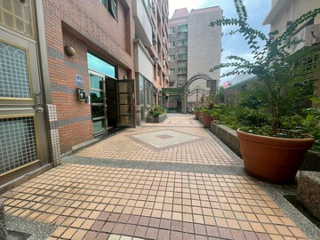 公道三根地臻品精裝大三房附車位｜新竹市香山區經國路三段