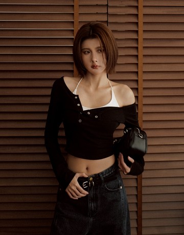 微醺街角的小誘惑；綁帶BraTop+性感開釦斜肩長袖 兩色