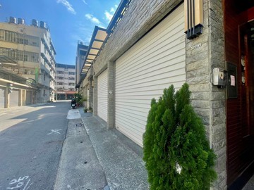 巨蛋R15#透天雙車墅#左營國中學區｜高雄市左營區文莊路