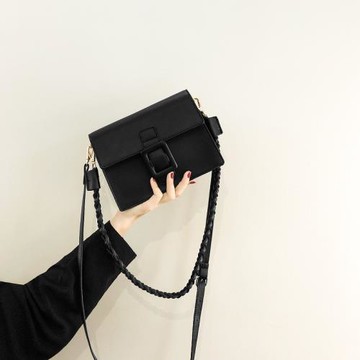 今年流行包包女包2025新款夏季復古斜挎小包高級感單肩腋下小方包