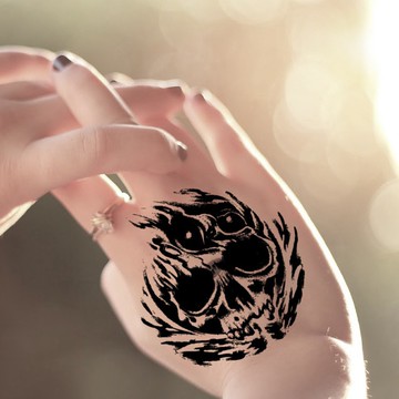 OhMyTat 骷髏手 Skull Hand 刺青圖案紋身貼紙 (2 張)