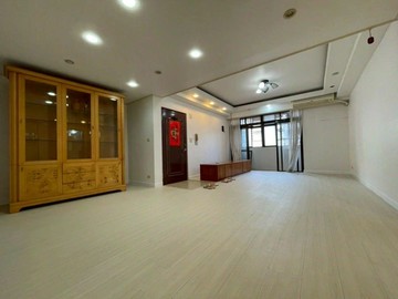 靜享家樂福生活圈・雙陽台四房溫馨美宅｜台北市松山區新東街