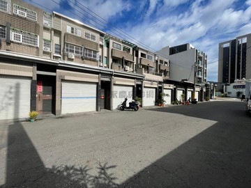 仁武仁雄│大地坪│臨路雙車透天｜高雄市仁武區大春二街