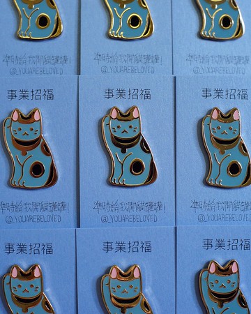 事業招福 喵喵襟章