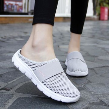 中老年人包頭半拖鞋女外穿涼拖平底防滑拖鞋戶外軟底老媽洞洞鞋女