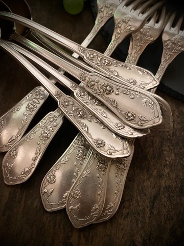 法國Art nouveau風格鍍銀雛菊浮雕 平面餐具匙叉二件組