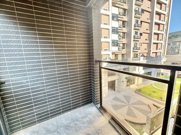 客運園區邊間美透天-露臺戶外空間多｜桃園市大園區環區西路