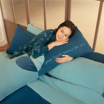 愛心拼接超長抱枕-冰島藍