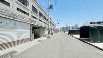 台南近永康火車站輕屋齡漂亮車庫透天	｜台南市永康區竹園二街