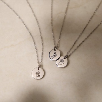【客製化禮物】經典小圓牌誕生花純銀項鍊_生日。婚禮。送禮首選
