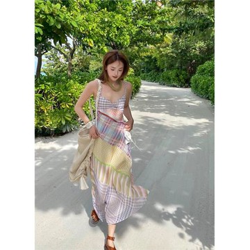 Garish/花里胡哨 法式氣質撞色格子吊帶連衣裙女夏季度假斜裁長裙