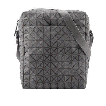 ISSEY MIYAKE BAO BAO Voyager 霧面尼龍拉鍊斜背包(灰色)