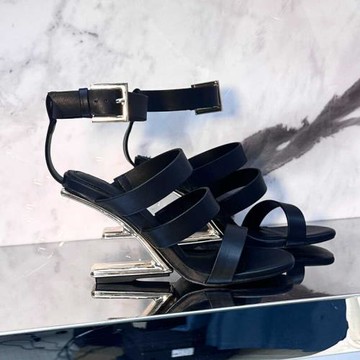 新款時尚羅馬鞋一字帶法式復古高級感羊皮字母跟高跟女鞋涼鞋