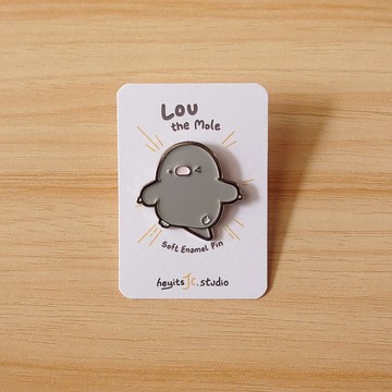 地鼠鼠路易 Lou the Mole - 高質感金屬徽章 / 別針 Enamel Pins