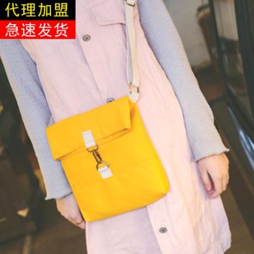 2025年帆布包新款小包單肩斜跨包純色流行個性包學生女零錢小包