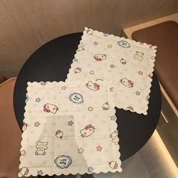 ✨臺灣出貨✨kt貓夏季冰墊可愛清涼降溫學生注水坐墊辦公室凝膠冰涼神器散熱冰墊 坐墊